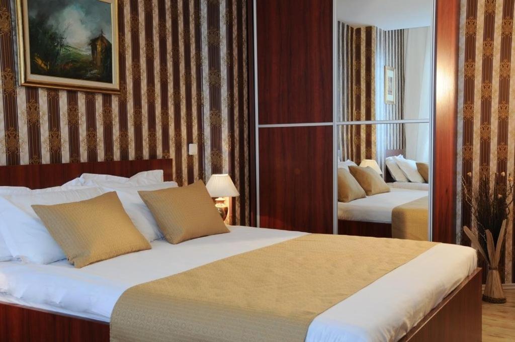 Hotel Royal Скопье Номер фото